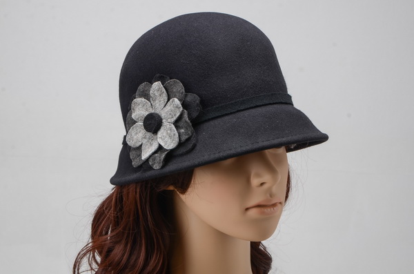 Beautiful Ladies Wollen Warm Winter Flower Caps 004