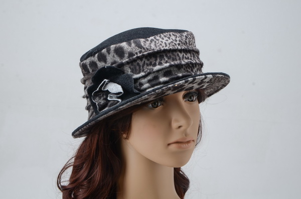 Beautiful Ladies Wollen Warm Winter Flower Caps 017
